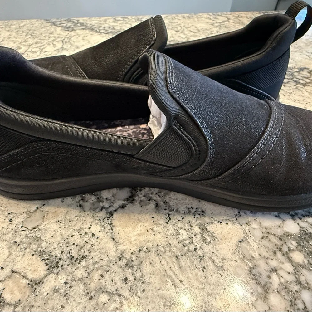 Clark’s Women’s Breeze Dawn cloud steppers Black Slip-On shoes size 8 Worn once!
